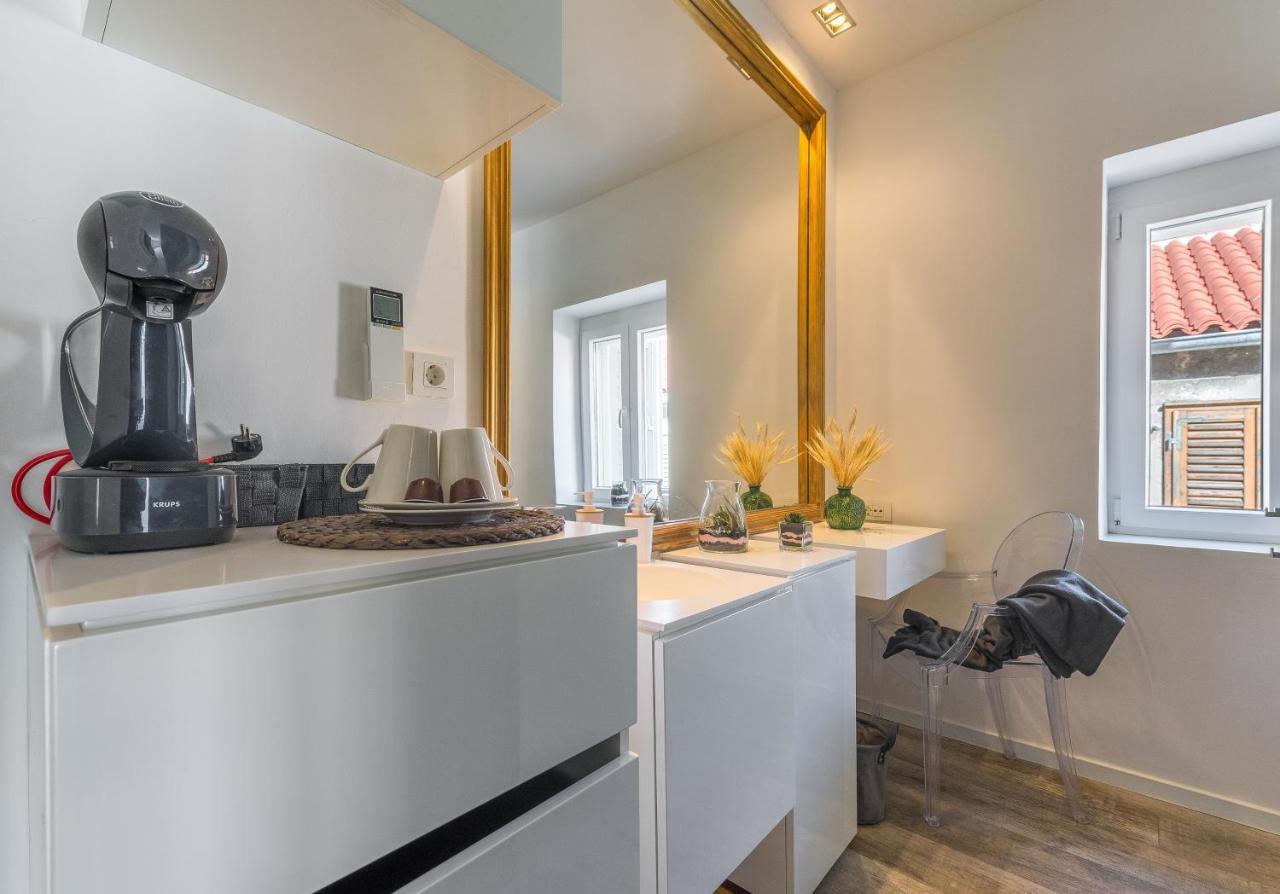 Central Rooms In Old Town By Belmont Realty ザダル エクステリア 写真