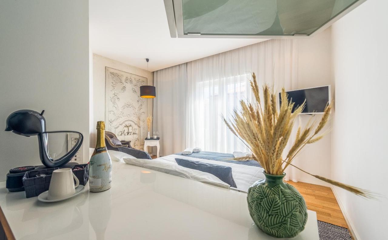 Central Rooms In Old Town By Belmont Realty ザダル エクステリア 写真